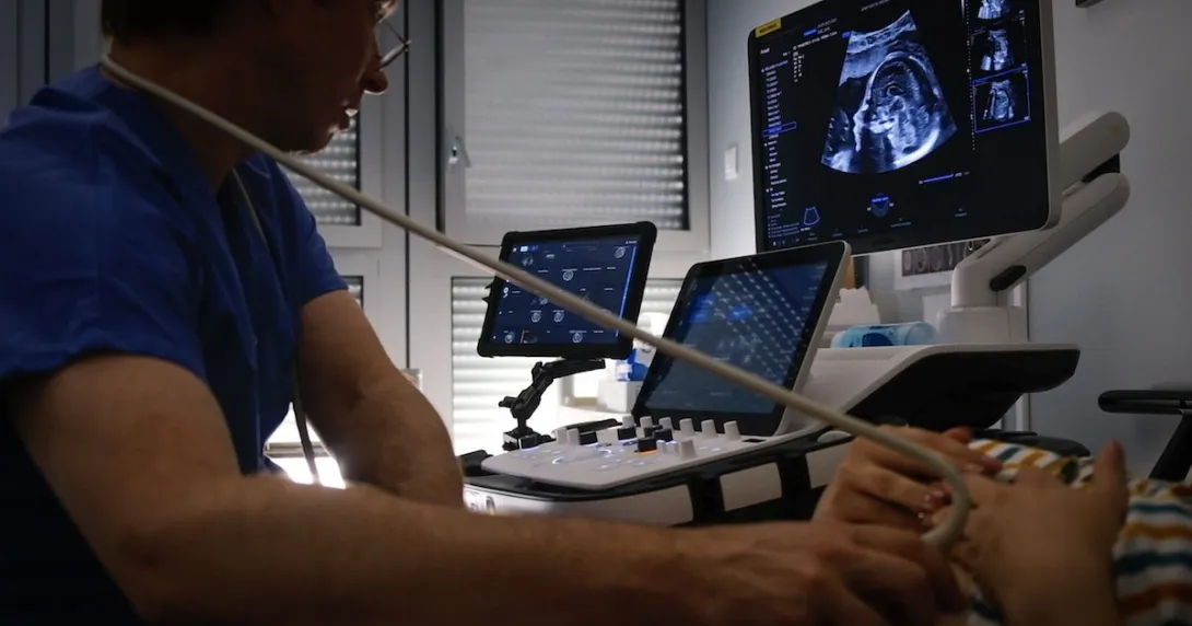 An obstetrician-gynaecologist reading an automated report by Sonio Detect
