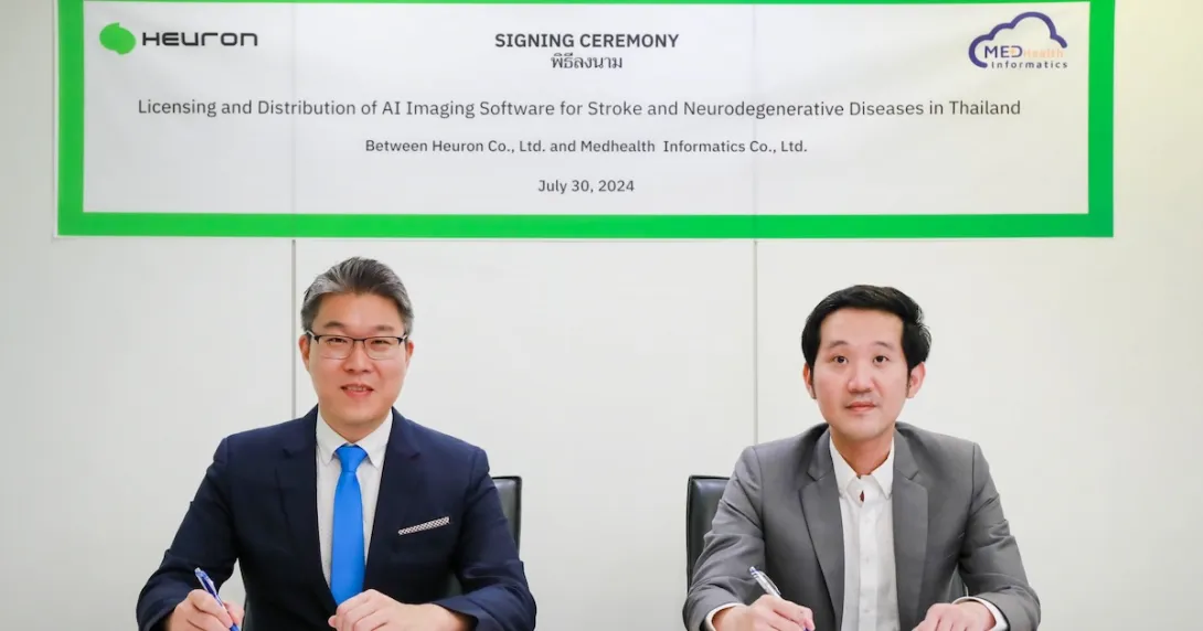 Heuron and Medhealth Informatics representatives during a distribution deal signing